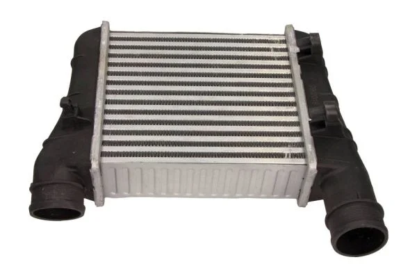 Охолоджувач наддувального повітря MAXGEAR AC696200